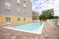 Comfort Inn & Suites Destin Near Henderson Beach - Swimmingpools