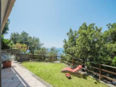 Lambrusca Hotels in Moneglia