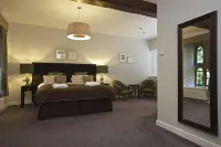 Cbh Dartington Hall Hotel - Parking