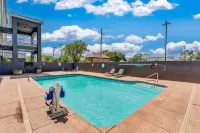 Wyndham Garden Wichita Downtown - Rooftop Pools