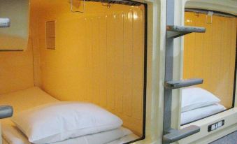 Capsule Hotel Famy (Male Guests Only)
