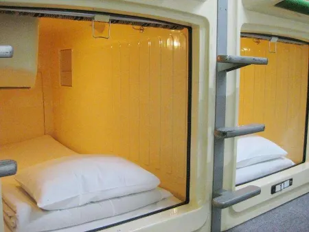 Capsule Hotel Famy (Male Guests Only) Отели рядом со станцией Цуданума