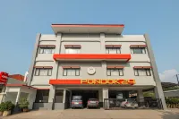 Sans Hotel Widarasari Cirebon Hotel dekat Galery Channa Cirebon