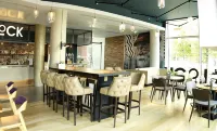 DoubleTree by Hilton Leeds City Centre - bar