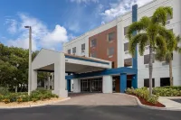 Hampton Inn West Palm Beach Central Airport - parking