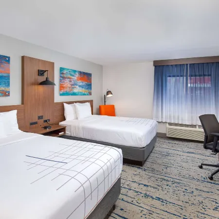 La Quinta Inn & Suites by Wyndham Nashville Airport