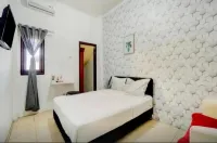 RedDoorz Near Plaza Araya Malang Отели в г. Blimbing