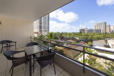 シティビュールーム(ベッドルーム2室)(バス1室) リージェンシー オン ビーチウォーク ワイキキ by アウトリガーの写真