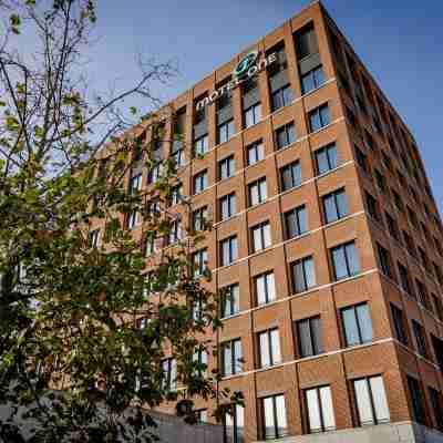 Motel One Wiesbaden Hotel Exterior