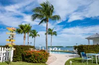 Islander Resort - Beach
