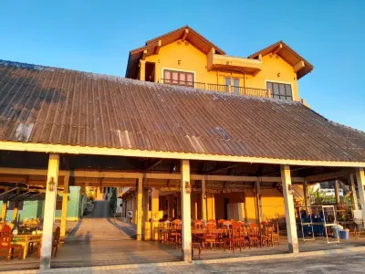 Riverside Houayxay Hotel Hotels near Wat Chomkao Manilat