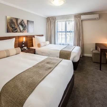 City Lodge Hotel Eastgate Отели рядом с достопримечательностью «Здание Карлтон-центр»