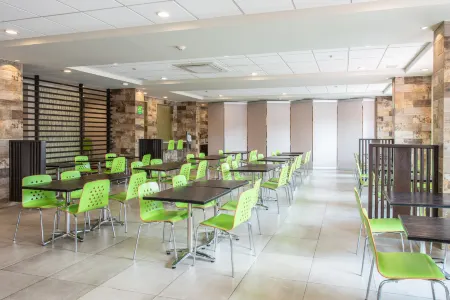 Holiday Inn Express & Suites Celaya