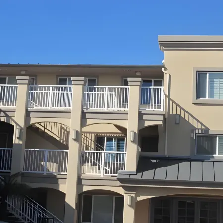 PB Surf Beachside Inn Отели рядом с достопримечательностью «Пасифик-Бич»