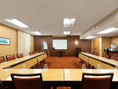 Courtyard Dallas-Fort Worth/Bedford Hotels in Bedford