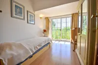 A Stylish Villa with a Private Pool, Short Drive from the Centre, Free AC & Wifi