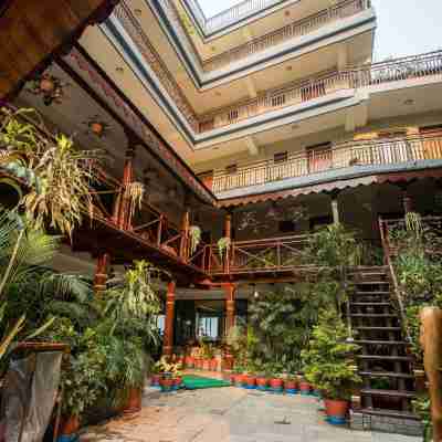 Hotel Peace Plaza Hotel Exterior