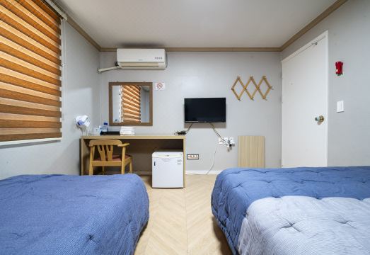 강릉 경포대 이룸의 깔끔한 객실 내부 이미지