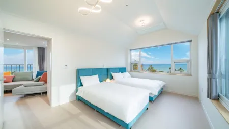 Gyeongju Godean Pool Villa Pension Отели рядом с достопримечательностью «Submerged Tomb of King Munmu»