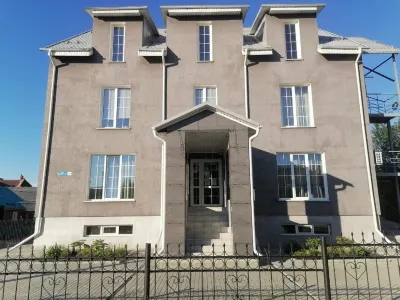 Gostinitsa Platina Hotel Hôtels à proximité de : School of Music