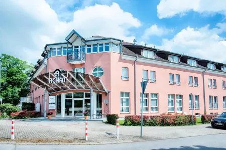 Achat Hotel Schwetzingen Heidelberg Отели рядом с достопримечательностью «FKK Strand Kollersee»