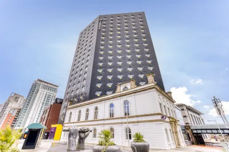 Premier Inn Cardiff City Centre (Stadium) Отели рядом с достопримечательностью «Cathays Park»