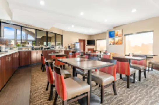 컴포트 스위트 니어 로빈스 에어 포스 베이스