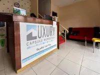 RedDoorz at Luxury Homestay Near Aloha Waru Surabaya Hotel a Gedangan