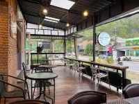อัลฟ่า โฮสเทล คาเฟ่ แอนด์ บาร์ โรงแรมใกล้มัสยิดอ่าวนาง