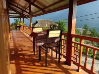 Lenh Family House - Hostel Hotels in Su Pan