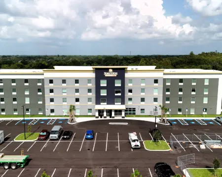 HomeTowne Studios Tampa - Airport โรงแรมในแทมปา