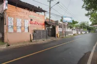 RedDoorz near Pantai Karang Hawu Pelabuhan Ratu Hotel di Cikakak