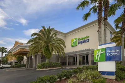 Holiday Inn Express JACKSONVILLE BEACH by IHG Hotels near Urban Golf