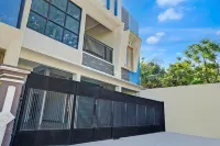 Hkp Homestay RedPartner Blitar Hotels in Sananwetan