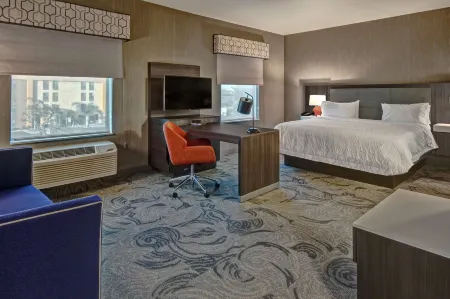 Hampton Inn Fresno Airport Отели рядом со станцией Fresno Station