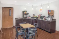 Super 8 by Wyndham Marshall Hotel a Clark County