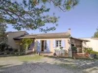 Le Real Hotels in Velleron