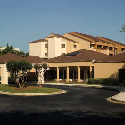 Courtyard Atlanta Executive Park/Emory Отели рядом с достопримечательностью «Станция метро Lindbergh»