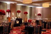 New Orleans Marriott Metairie at Lakeway - parking