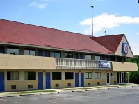 Motel 6 Overland Park, KS