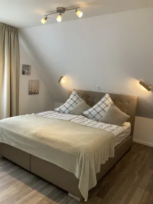 Vacation cottage by the lake Hotels near Mohnesee-Turm