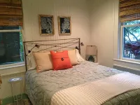 Romantic, cozy cottage nestled amongst live oaks & palms, a block from beach.
