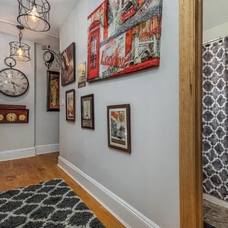 Majestic & Relaxing Home w/ 3 Beds Pool Table Bar! Sleeps 8