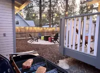 NEW Cozy Nat'l Park Inspired 4-Bedroom Cottage w/Hot Tub