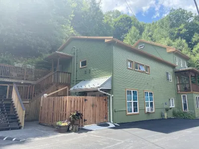 Art Studio: Historical Carriage House in the Poconos Hotels near Somersault Letterpress