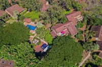 Aloha Getaway: Luxe Beachfront 3Bdm/2BTH Townhouse - Beautiful Beaches Out Front