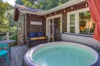 New! Cottage On The Rocks, Pet Friendly, Hot Tub, Central Location