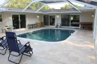 Spacious 4-bedroom house in fantastic Tampa with AC, WiFi
