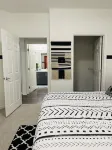 Cozy King Suite w/free parking -- 15 mins from Downtown