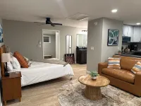 Trailhead Cottage - Half mile to PNF,  dog friendly! Hotels in Brevard